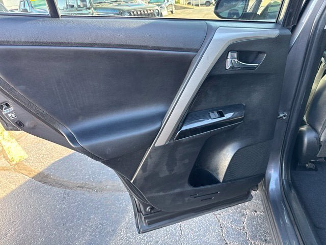 Used 2016 Toyota RAV4 Limited FWD image 18