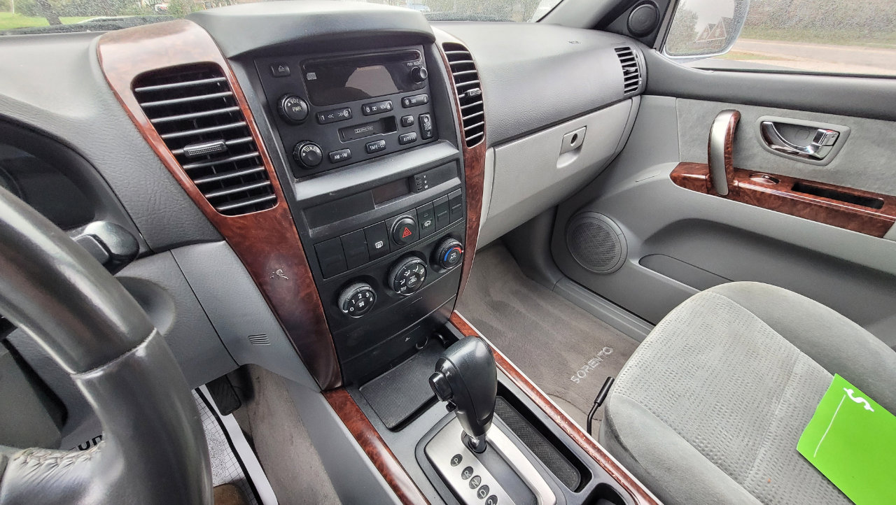 Used 2004 Kia Sorento LX image 13