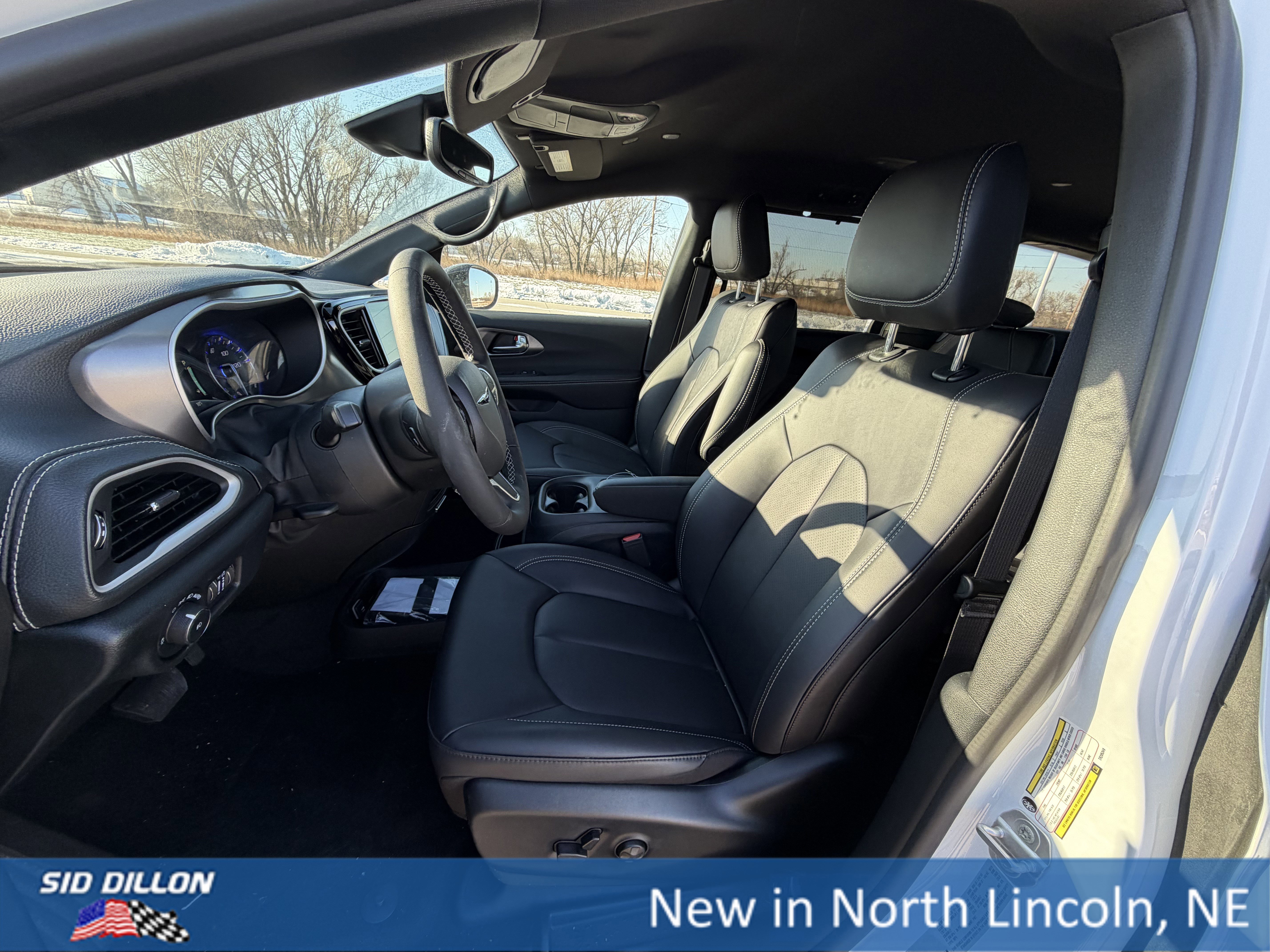 New 2026 Chrysler Pacifica Select image 15