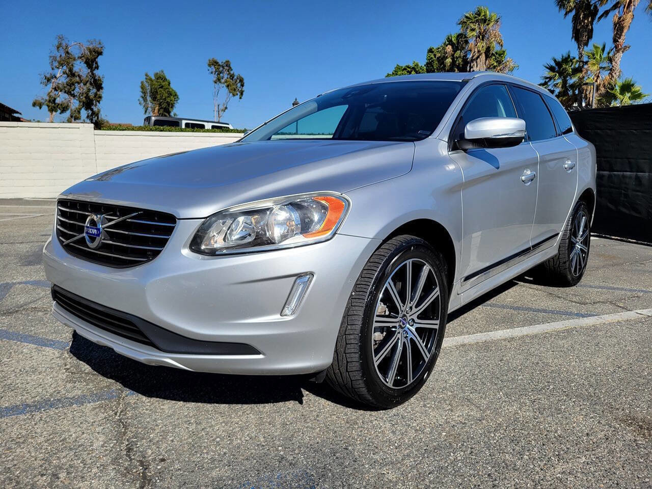 Used 2015 Volvo XC60 T5 Premier w/ Proximity Package