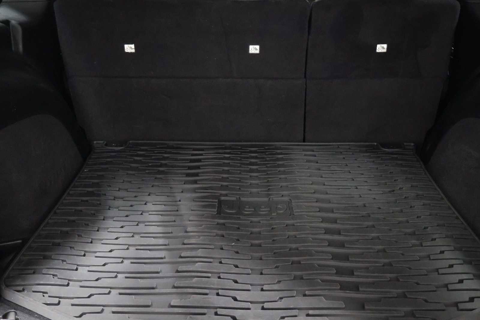 Used 2014 Jeep Grand Cherokee Limited w/ Trailer Tow Group IV image 36