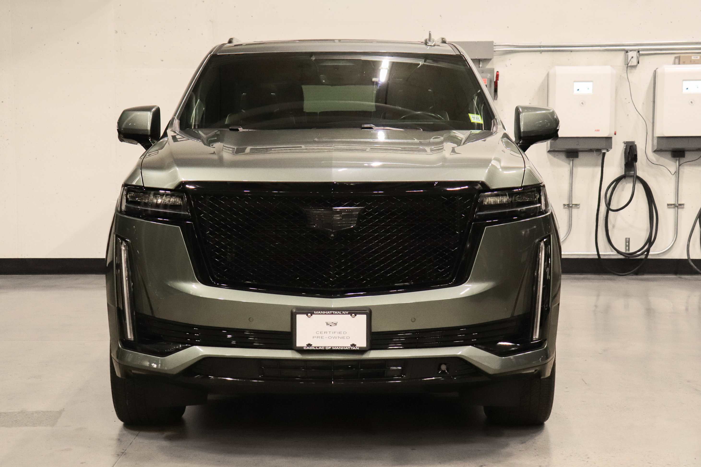 Used 2023 Cadillac Escalade ESV Sport Platinum w/ LPO, ONYX Package AWD/4WD image 8
