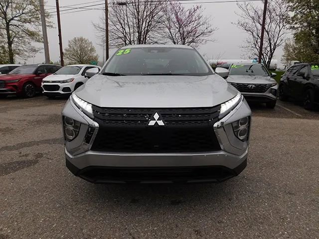 Used 2025 Mitsubishi Eclipse Cross SE image 3