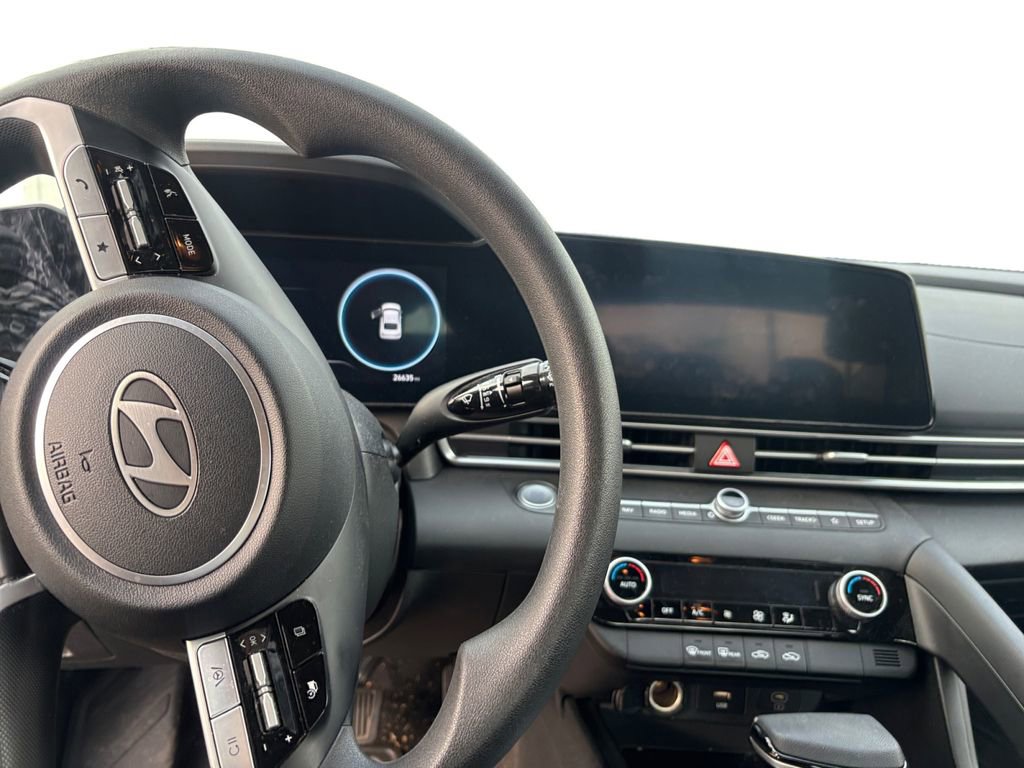 Used 2024 Hyundai Elantra SEL image 10