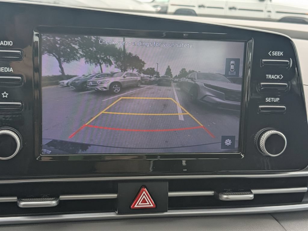 Used 2021 Hyundai Elantra SEL w/ Convenience + Premium Package FWD image 9
