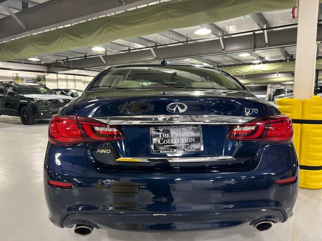 Used 2019 INFINITI Q70 Luxe w/ Proactive Package image 3