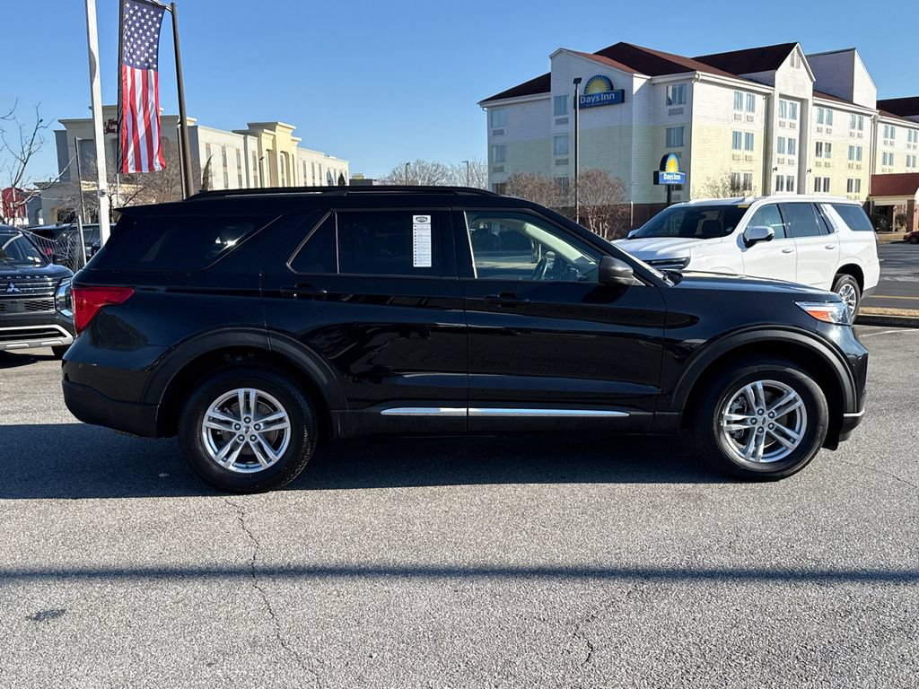Used 2023 Ford Explorer XLT w/ Equipment Group 202A AWD/4WD image 8