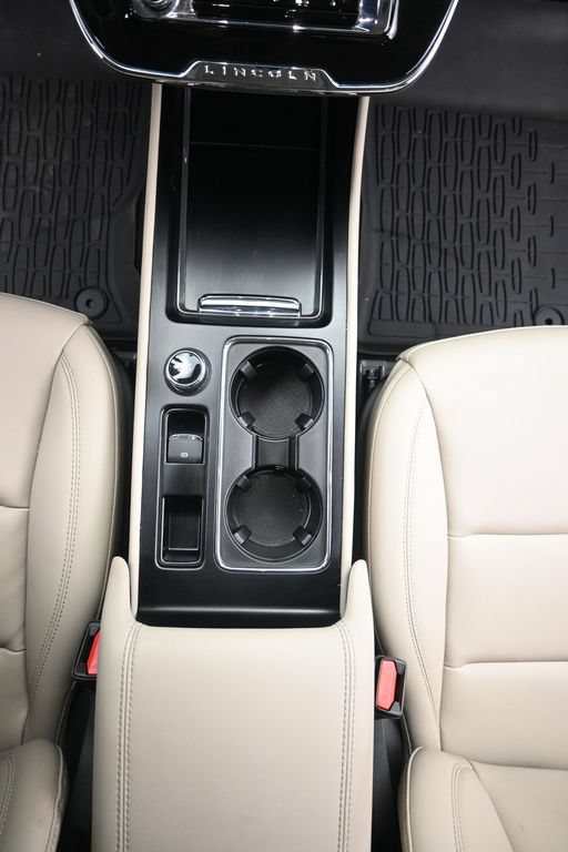 Used 2025 Lincoln Corsair AWD image 16