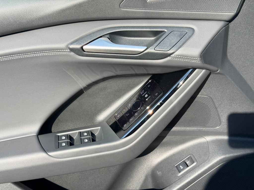 Used 2025 Audi Q6 e-tron Premium Plus w/ Premium Plus AWD/4WD image 15