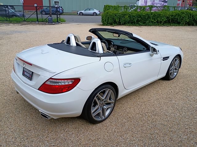 Used 2015 Mercedes-Benz SLK 250 image 11