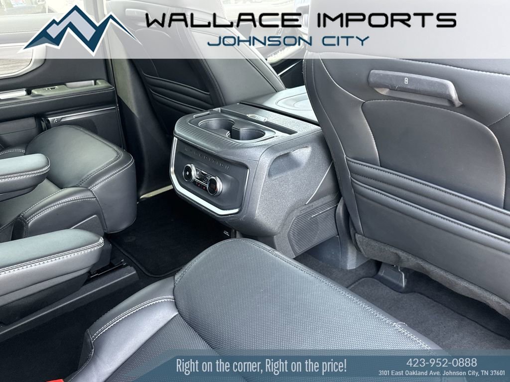 Used 2025 Ford Expedition Platinum AWD/4WD image 41