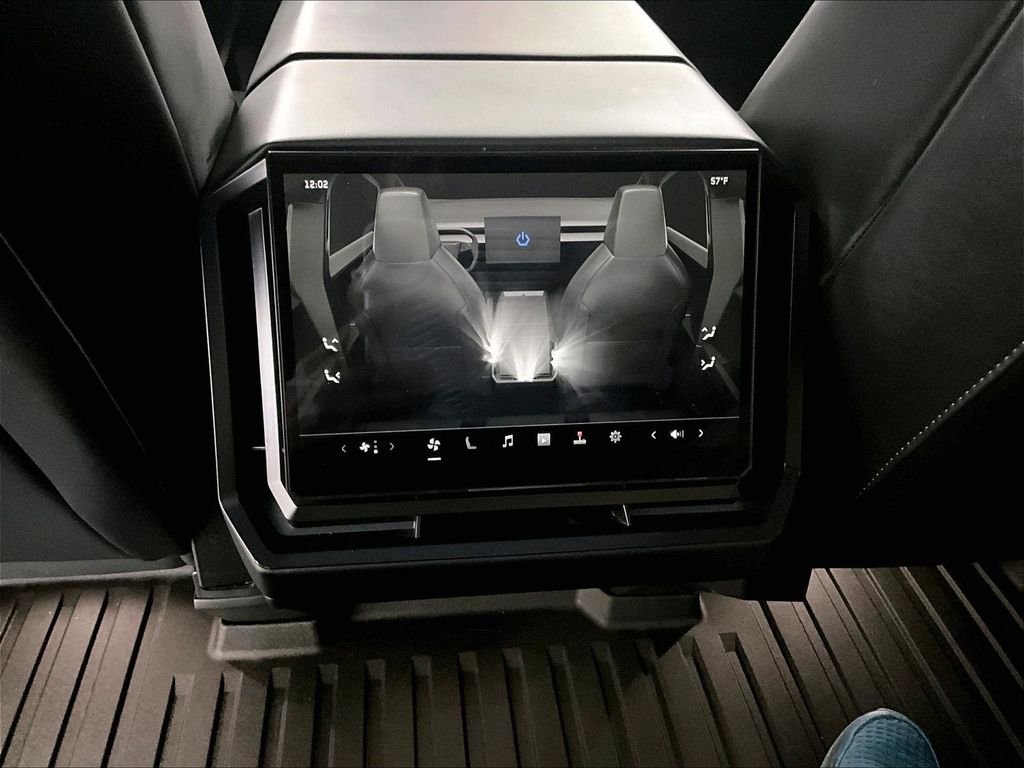 Used 2024 Tesla Cybertruck AWD Crew Cab image 26