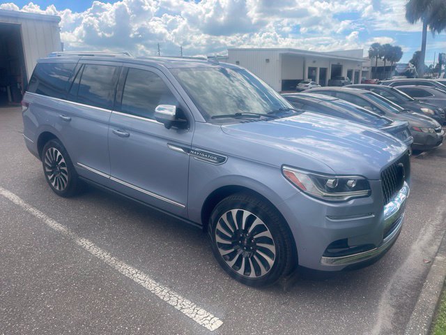 Used 2023 Lincoln Navigator Black Label AWD/4WD image 3