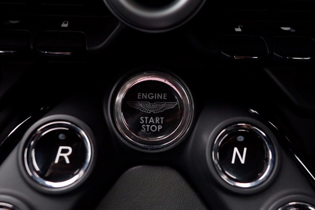 Used 2019 Aston Martin V8 Vantage Coupe RWD image 26