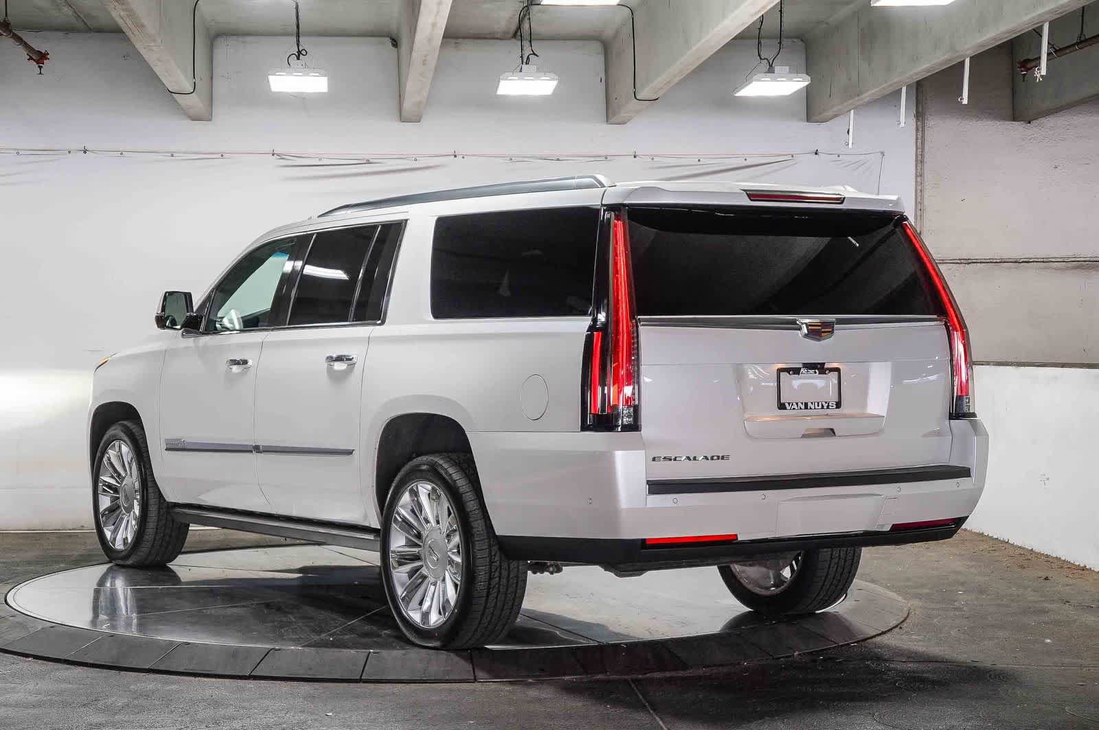 Used 2018 Cadillac Escalade ESV Platinum AWD/4WD image 2