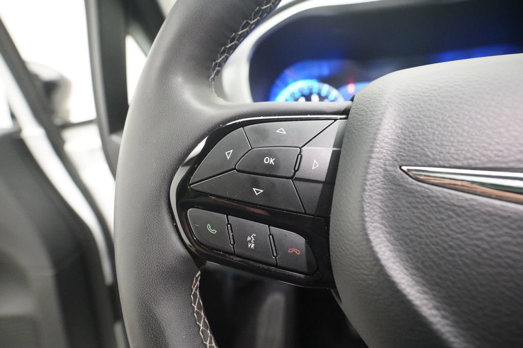 Used 2025 Chrysler Pacifica Limited FWD image 19