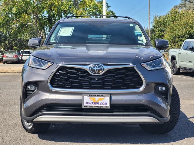 Used 2021 Toyota Highlander Platinum AWD/4WD image 3