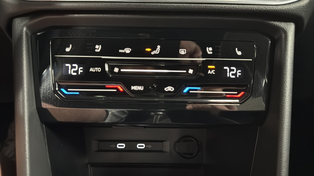 Certified 2025 Volkswagen Taos SEL AWD/4WD image 27