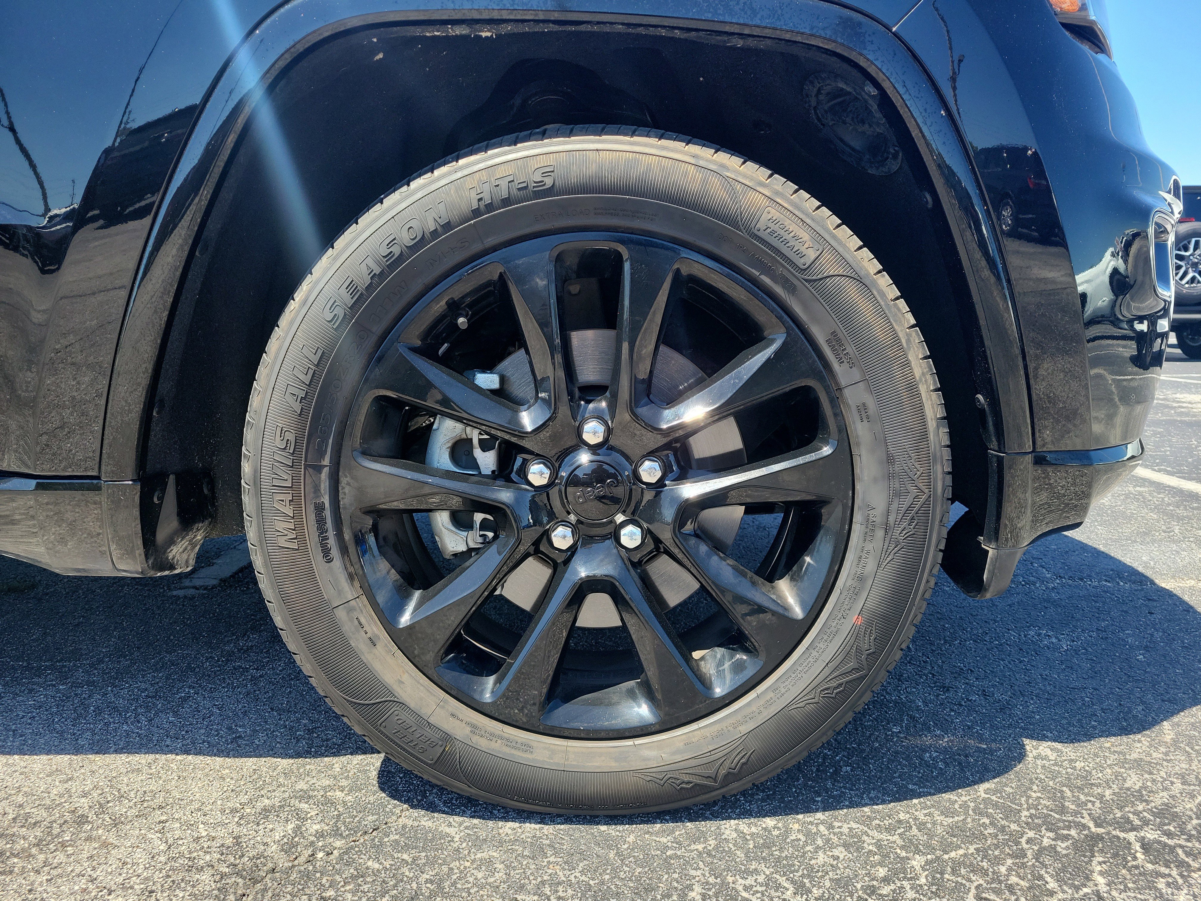 Used 2022 Jeep Grand Cherokee Laredo X RWD image 9