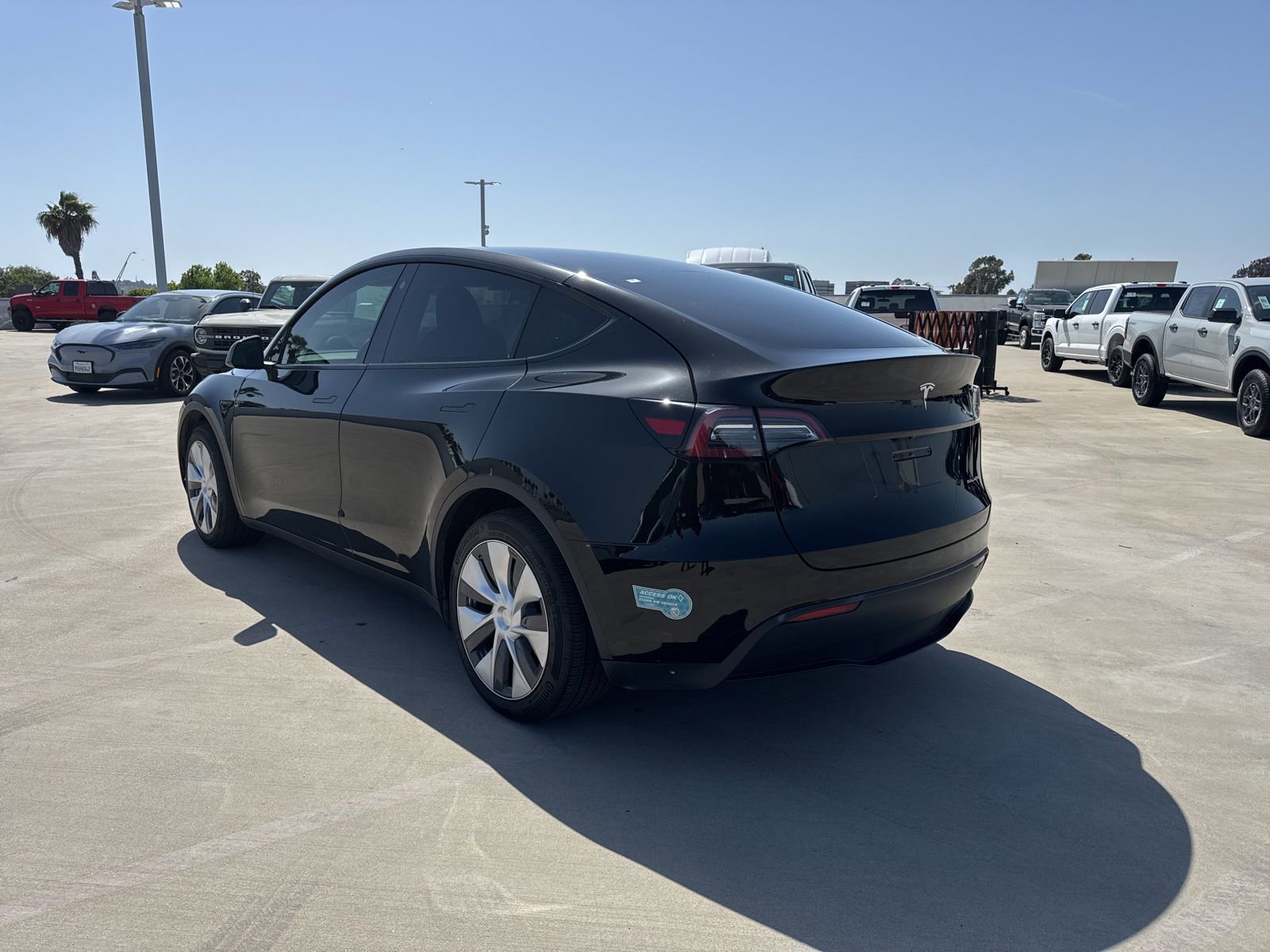Used 2023 Tesla Model Y AWD image 2