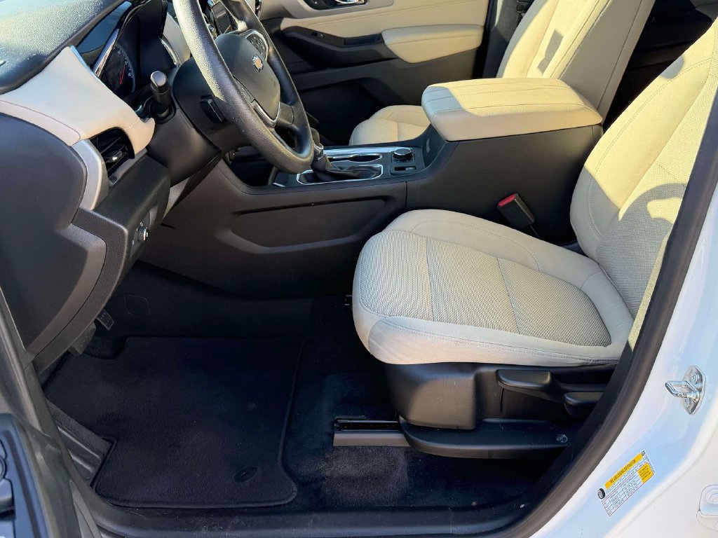 Used 2023 Chevrolet Traverse LS FWD image 25