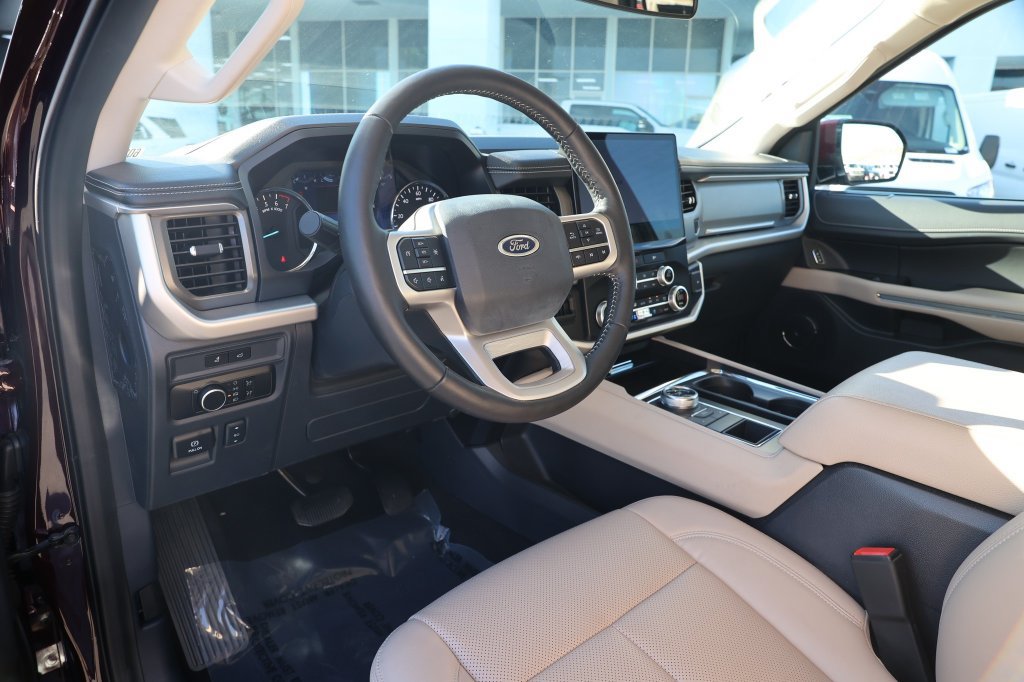 Used 2024 Ford Expedition XLT RWD image 19