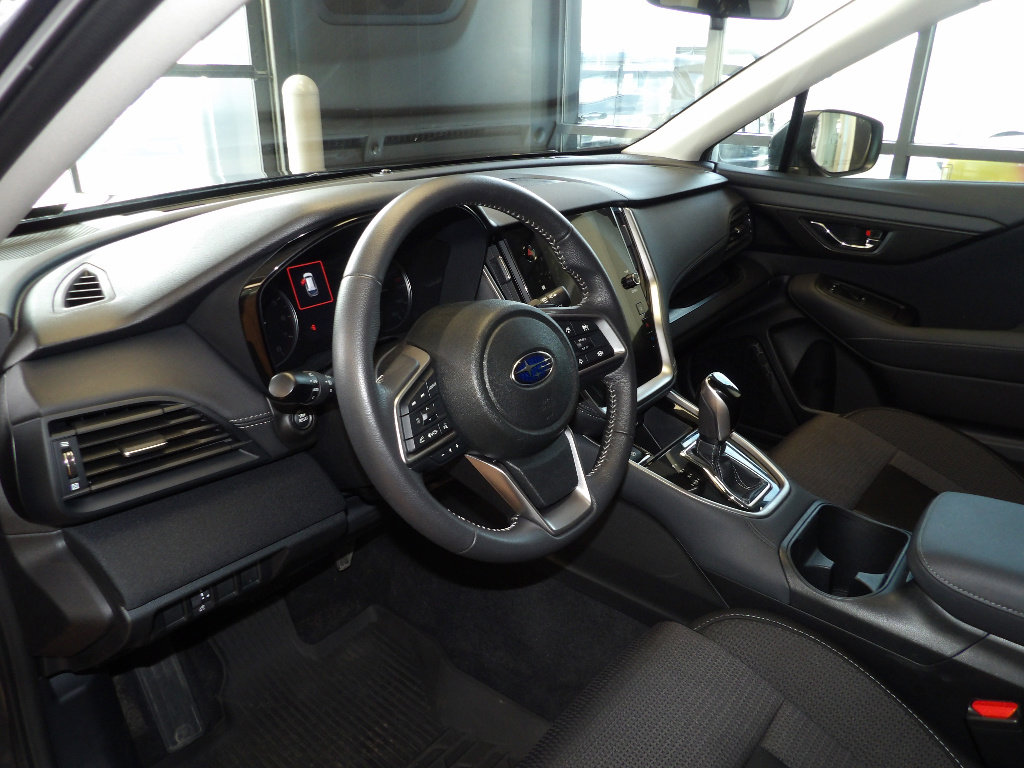 Used 2025 Subaru Outback Premium AWD/4WD image 24