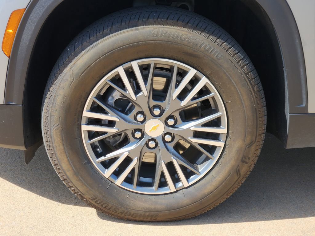 Used 2024 Chevrolet Traverse LT image 16