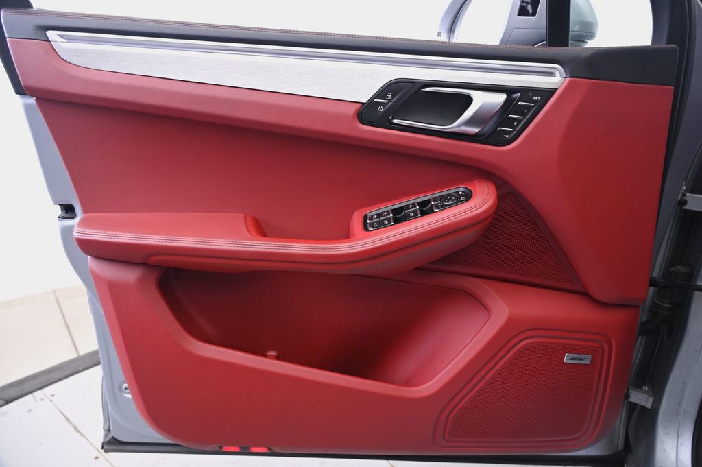 Certified 2021 Porsche Macan Turbo image 27