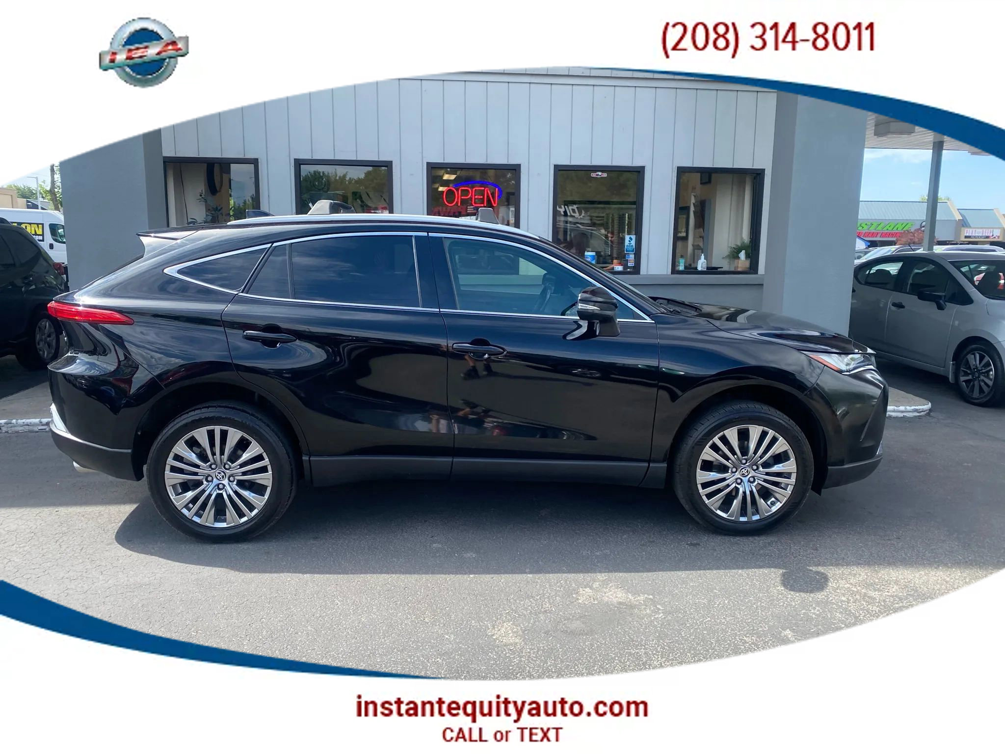 Used 2022 Toyota Venza XLE image 1