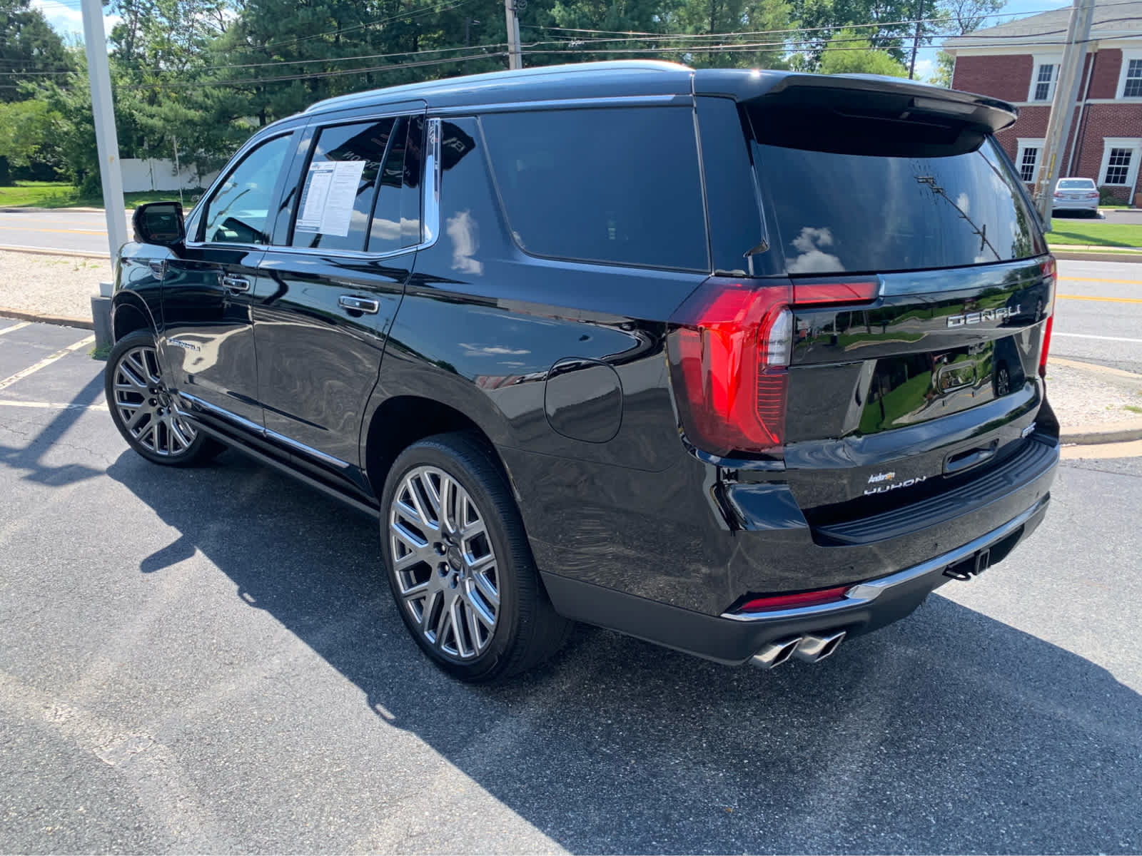Used 2025 GMC Yukon Denali Ultimate AWD/4WD image 4