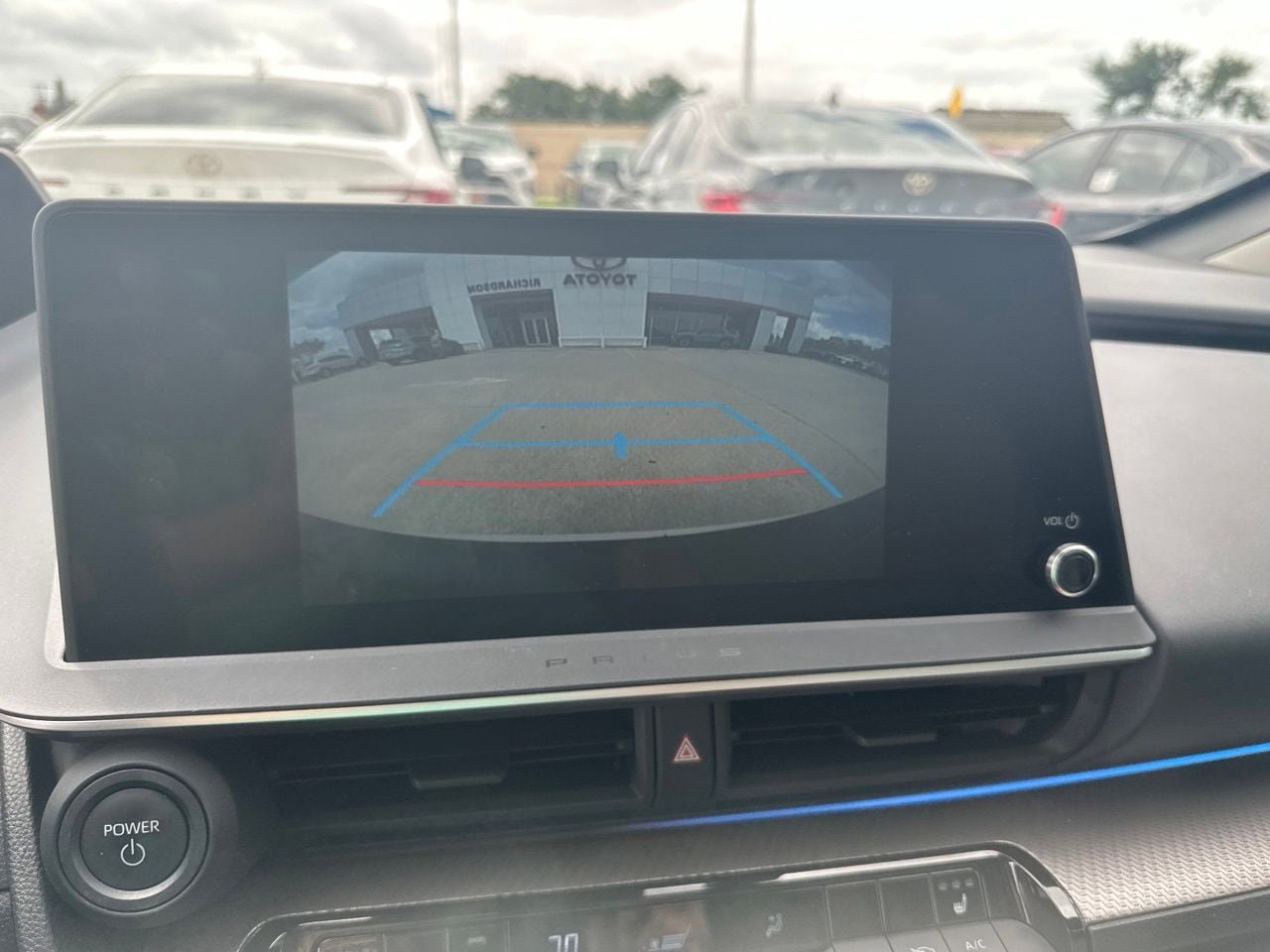 Used 2023 Toyota Prius XLE FWD image 6