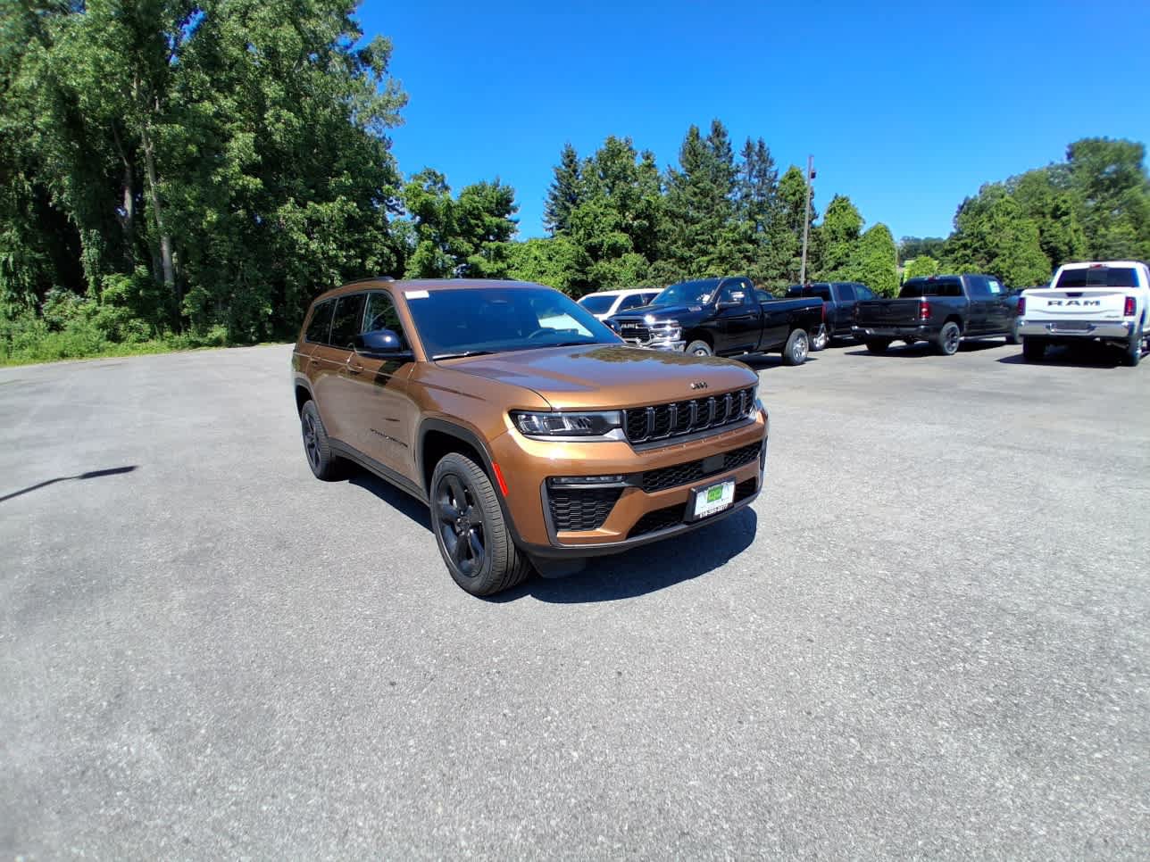 New 2026 Jeep Grand Cherokee L Limited w/ Limited Altitude Package AWD/4WD image 3