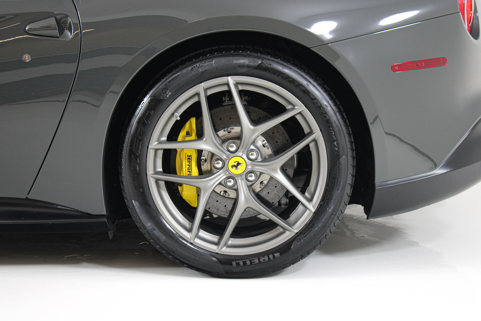 Used 2015 Ferrari F12 Berlinetta RWD image 19