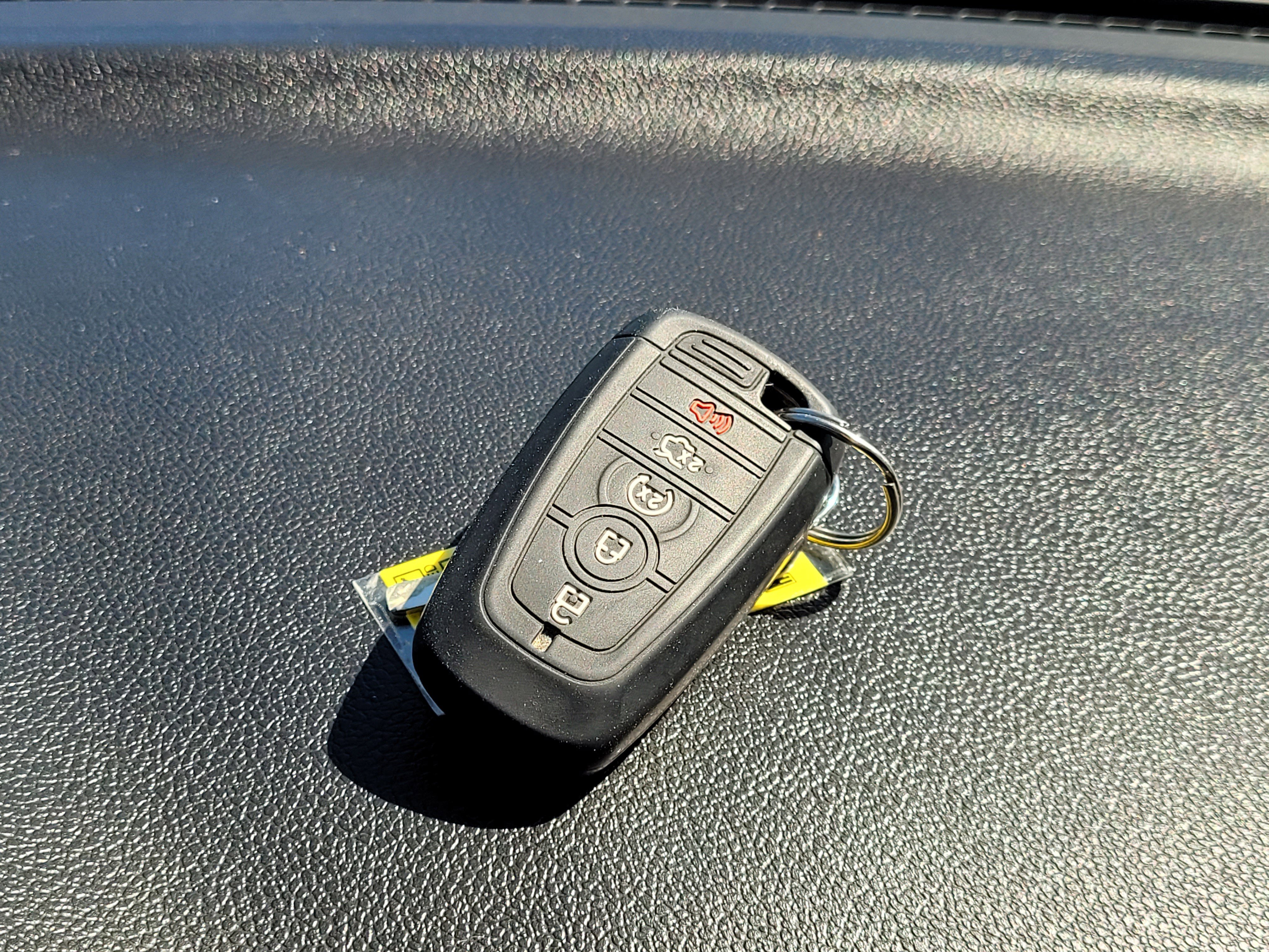 Used 2018 Ford Explorer XLT w/ Equipment Group 201A FWD image 11