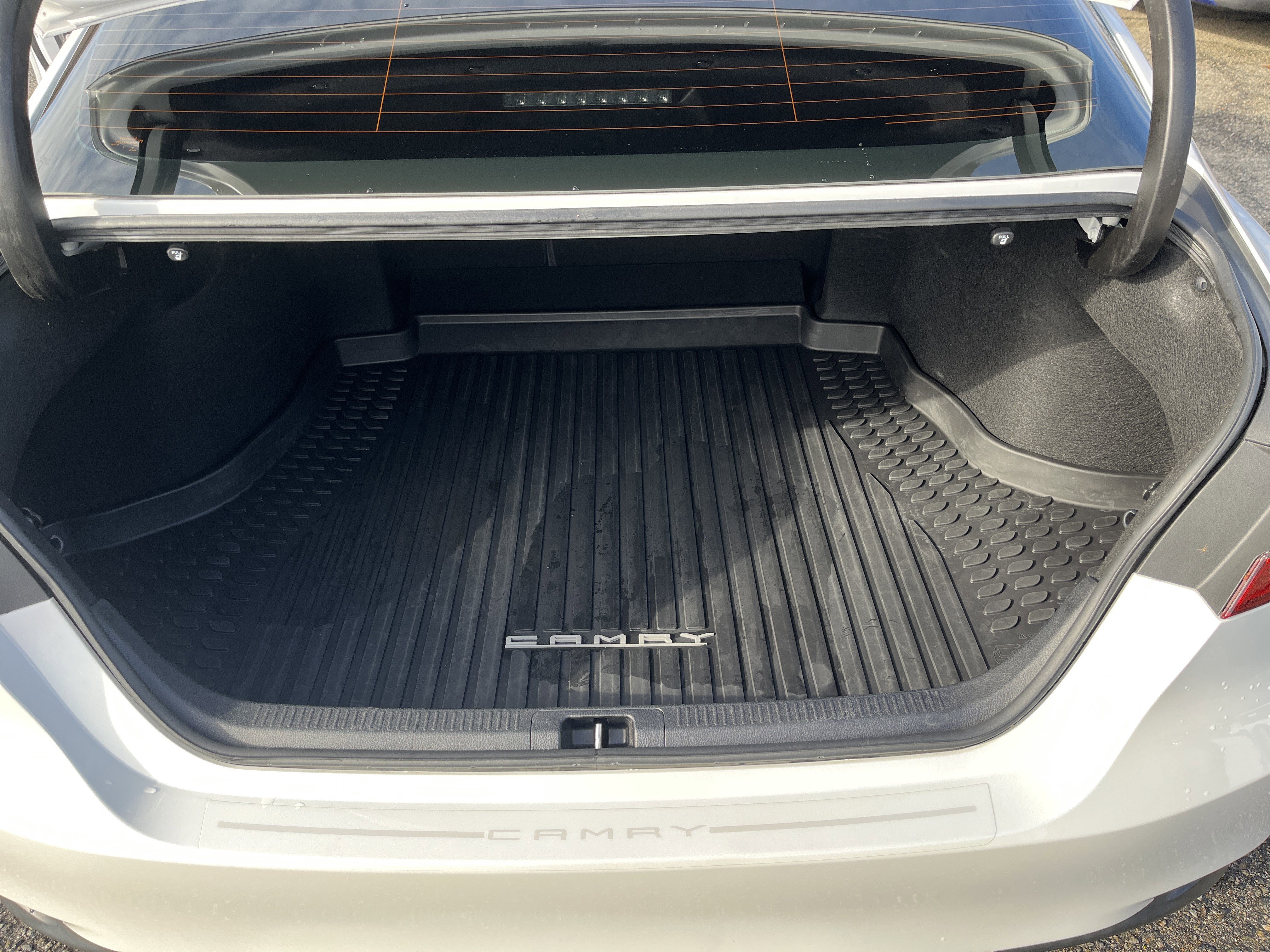 Used 2020 Toyota Camry XLE image 30