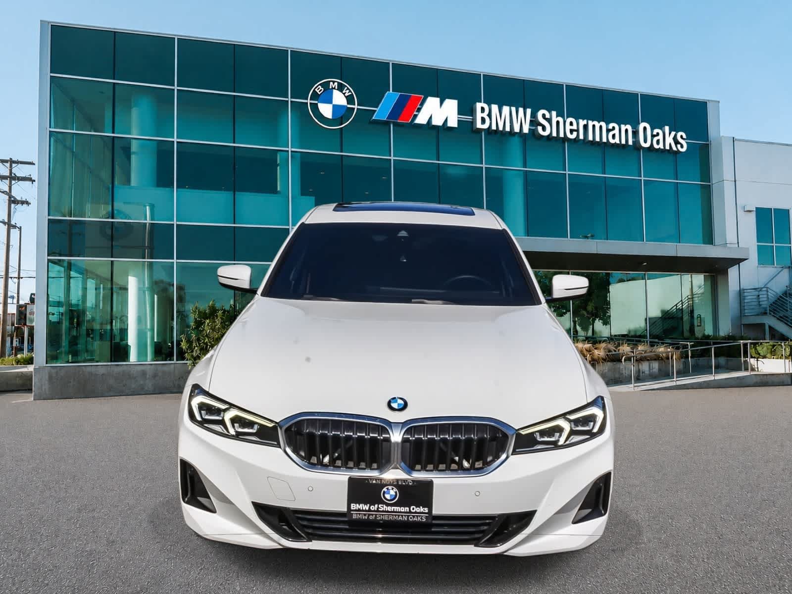 Used 2024 BMW 330i Sedan w/ Premium Package RWD image 2