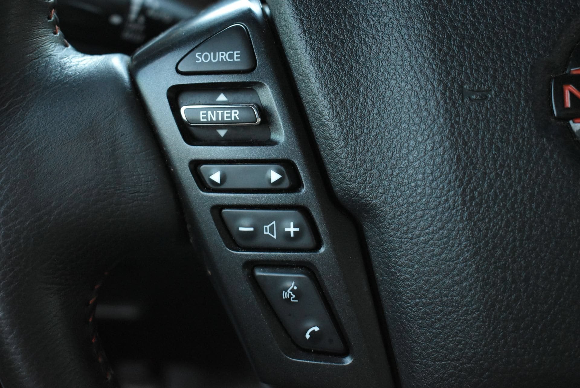 Used 2024 Nissan Titan PRO-4X w/ Pro-4x Convenience Package AWD/4WD image 19