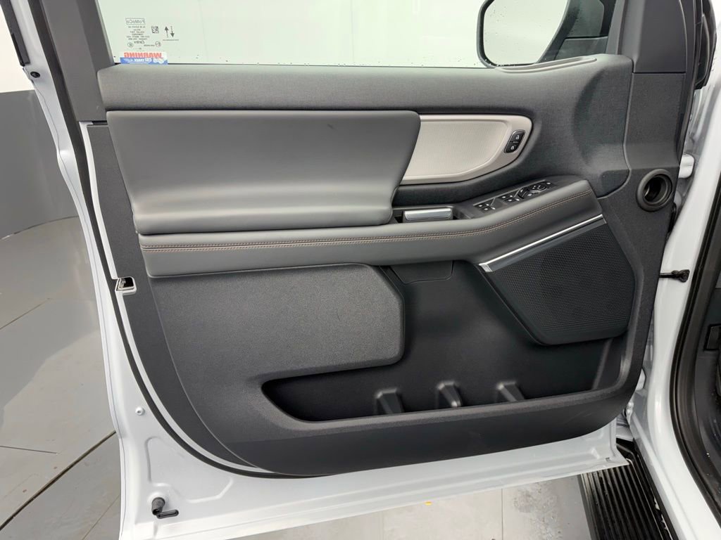 New 2025 Ford Expedition Active image 23