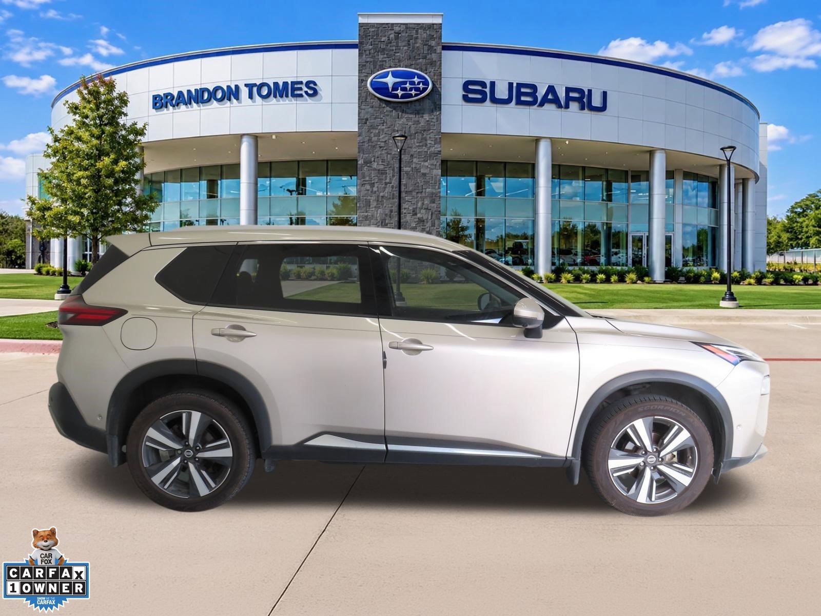 Used 2021 Nissan Rogue Platinum FWD image 2
