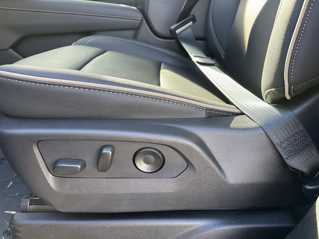 New 2026 Chevrolet Suburban Premier image 19