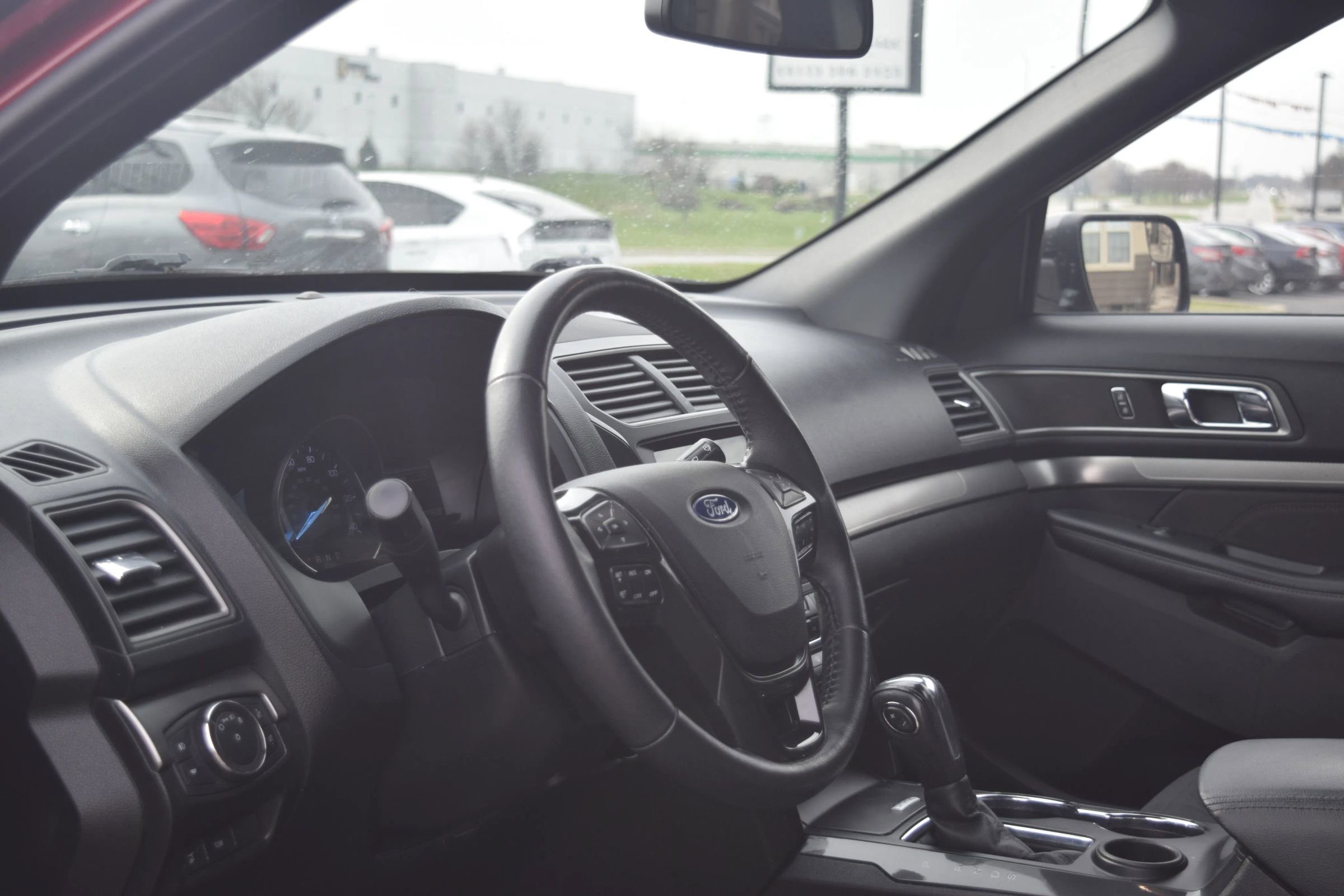 Used 2018 Ford Explorer XLT w/ Equipment Group 202A image 5