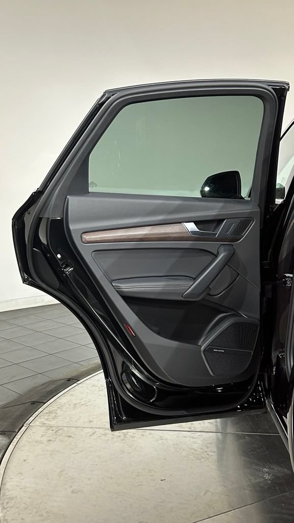 Used 2025 Audi Q5 2.0T Premium Plus AWD/4WD image 46
