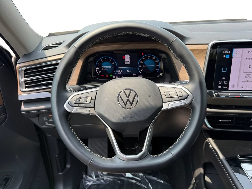 Used 2025 Volkswagen Atlas SE FWD image 12