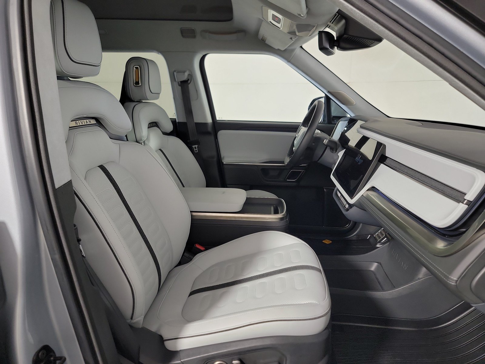 Used 2023 Rivian R1S Adventure AWD/4WD image 24