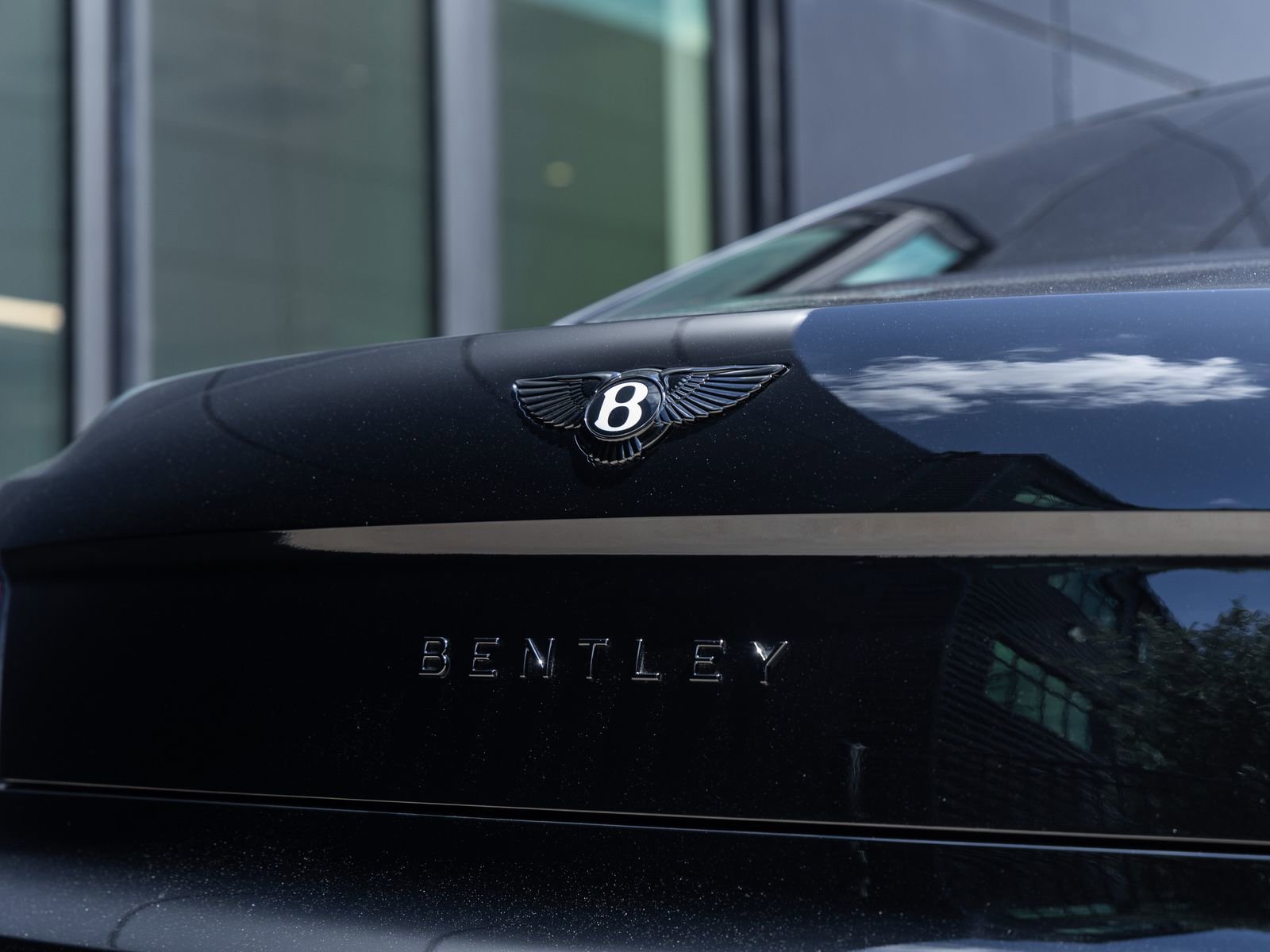 Used 2025 Bentley Flying Spur Plug-In Hybrid AWD/4WD image 21