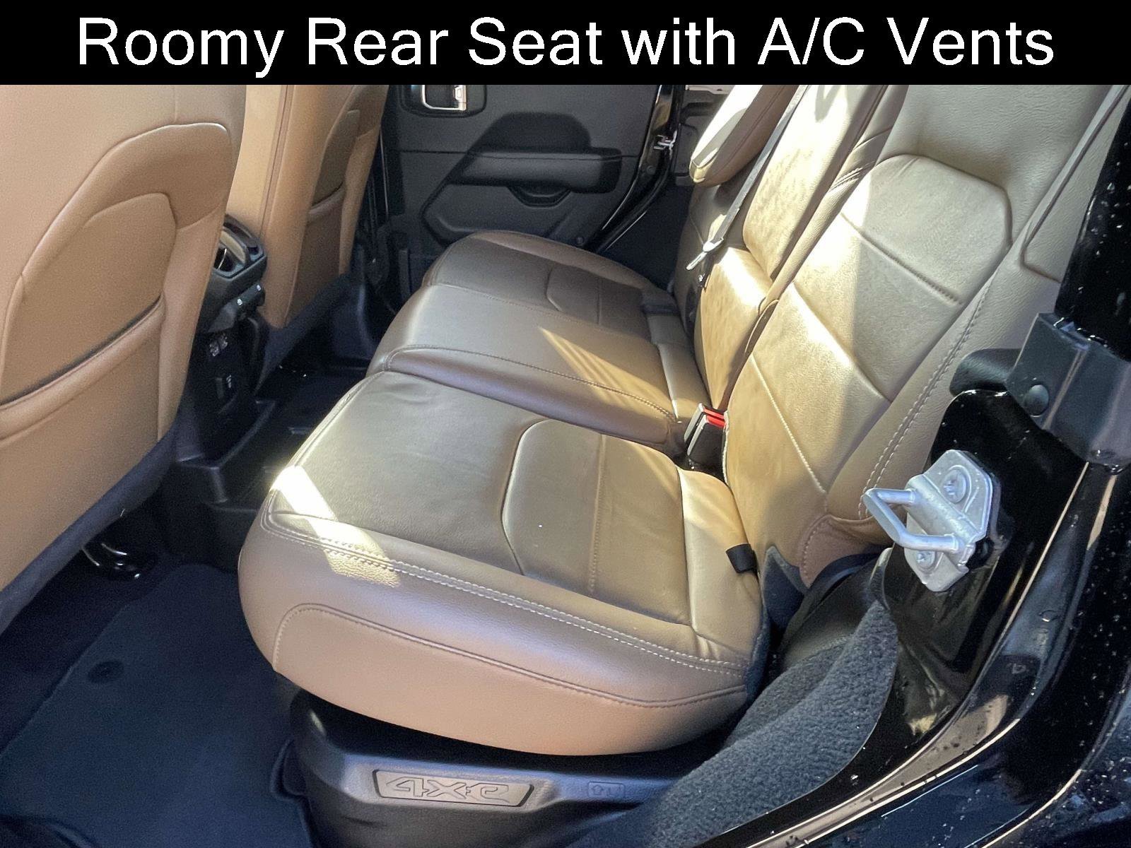 Used 2023 Jeep Wrangler Sahara w/ Cold Weather Group image 19