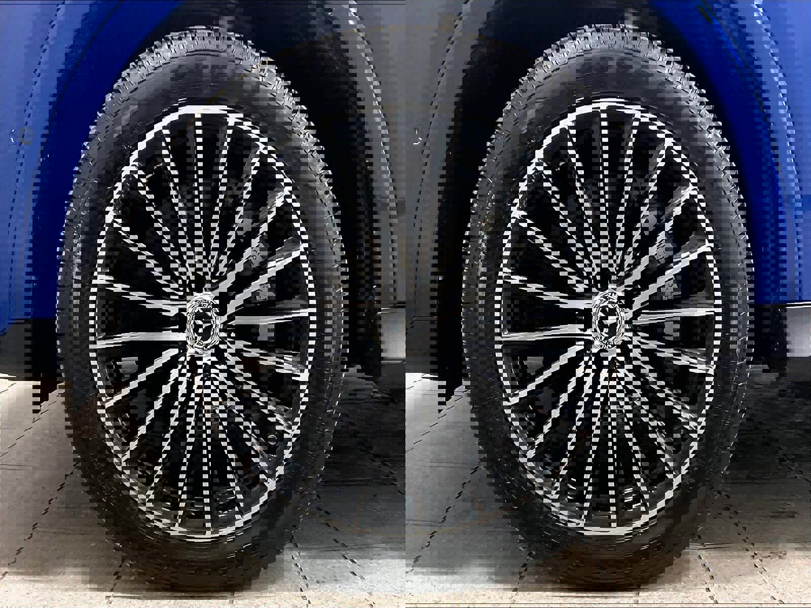 Used 2025 Mercedes-Benz GLC 300 4MATIC image 7