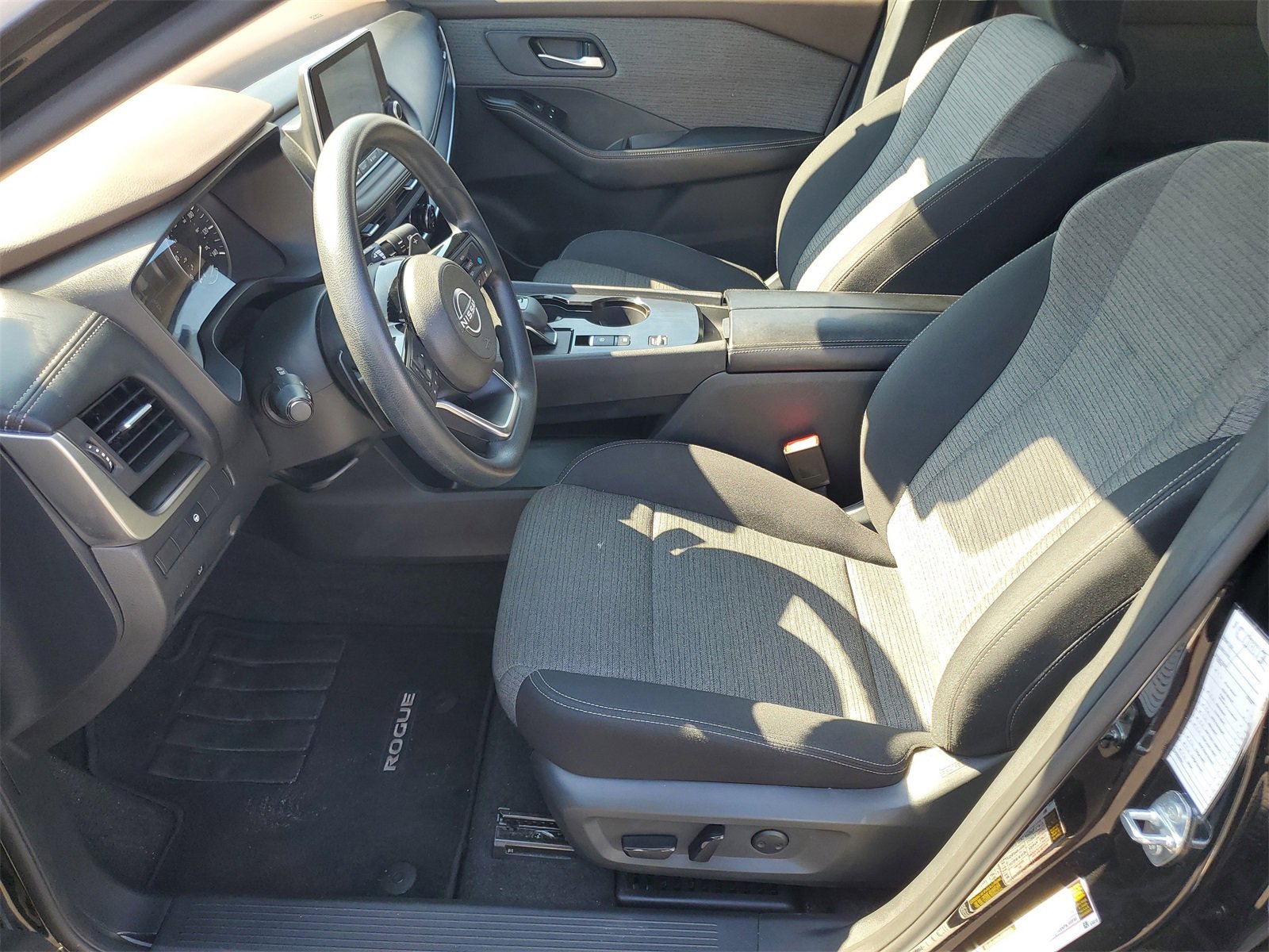 Used 2023 Nissan Rogue SV image 5