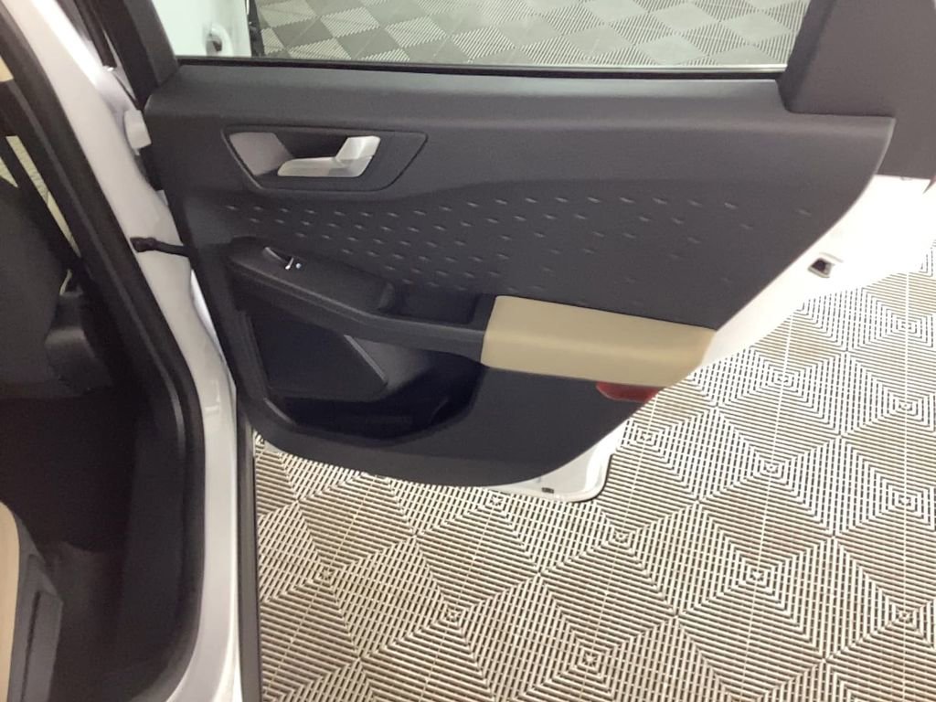 Used 2020 Ford Escape SE Sport image 11